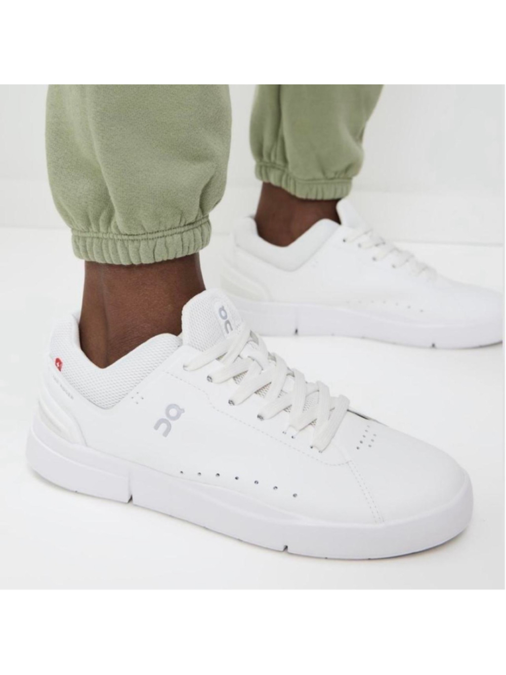 On Running Cloudswift white sneakers #running #cloudswift